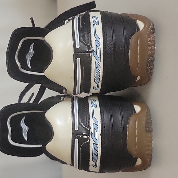 UMBRO Shoes Men's Size 10 Black and White a touch of Blue - Picture 4 of 8